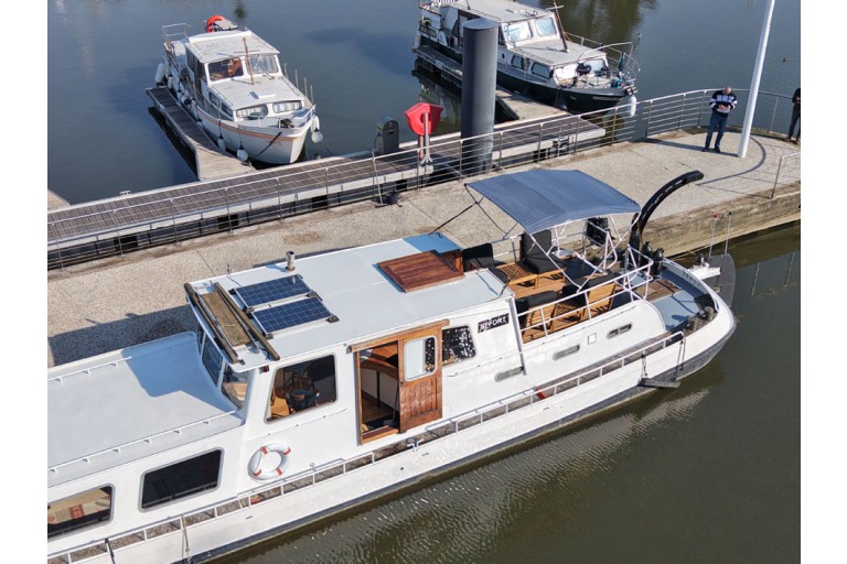 Motortjalk Dutch Barge 18.60