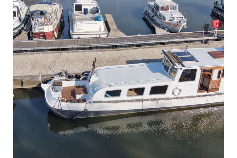 Motortjalk Dutch Barge 18.60