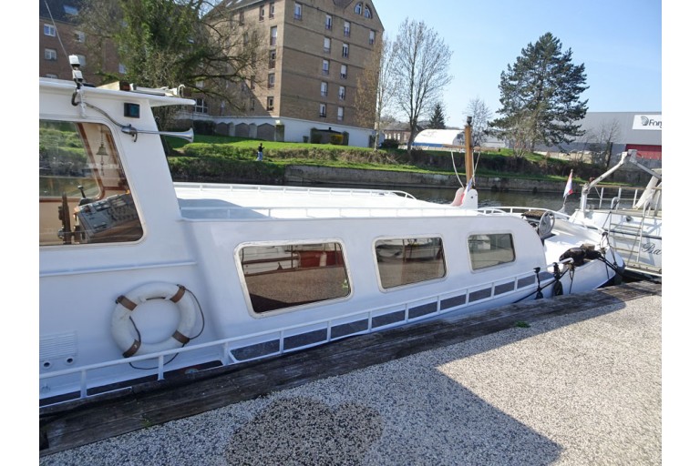 Motortjalk Dutch Barge 18.60