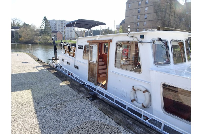 Motortjalk Dutch Barge 18.60