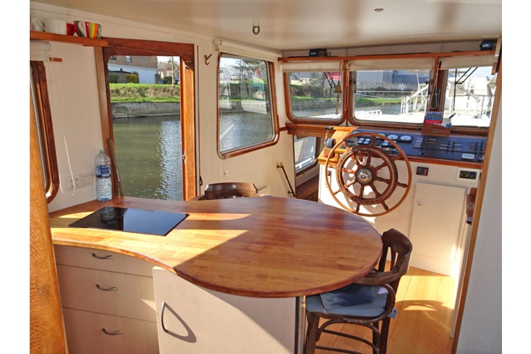 Motortjalk Dutch Barge 18.60