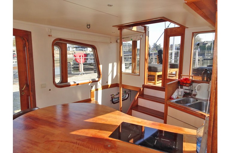 Motortjalk Dutch Barge 18.60