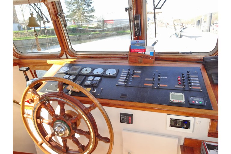 Motortjalk Dutch Barge 18.60