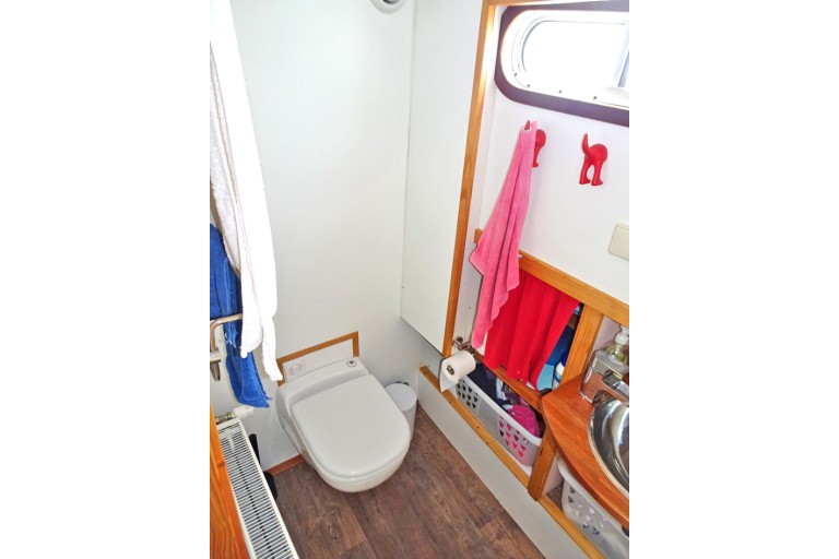 Motortjalk Dutch Barge 18.60