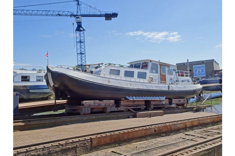 Motortjalk Dutch Barge 18.60