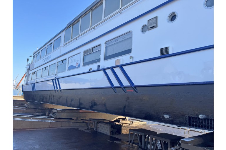 Tagesausflugsschiff 250 gäste