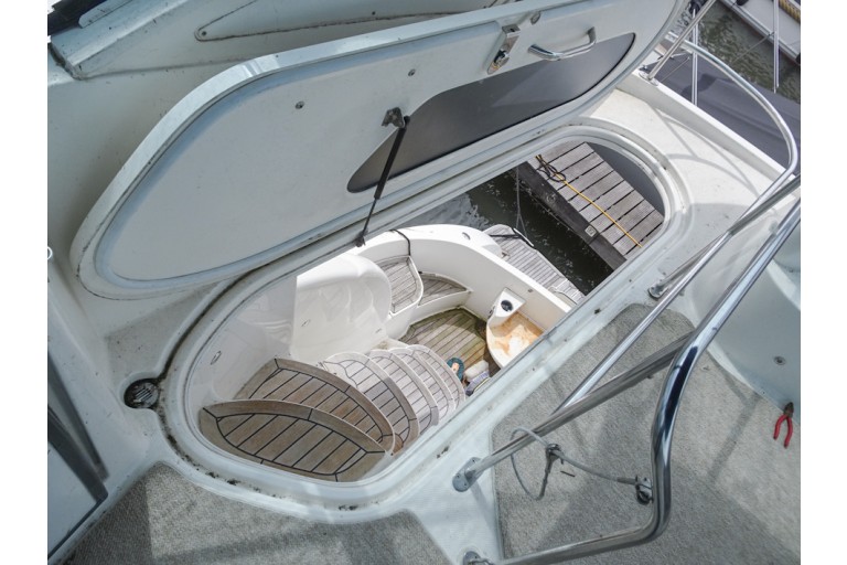 Meridian 391 Sedan