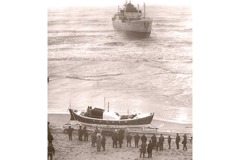 Voormalig Strand reddingboot 10.32