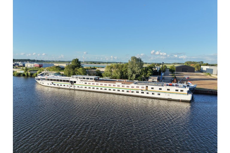 Hotel / Passenger ship 128 pax