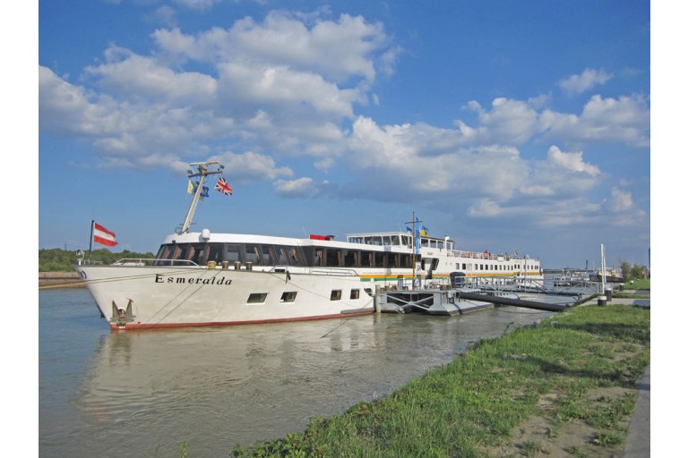 Hotel / Passenger ship 128 pax