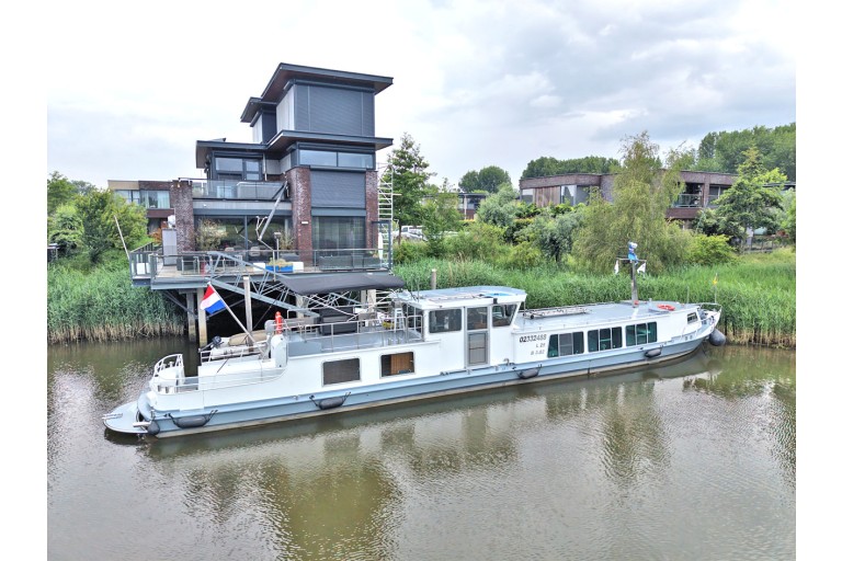 Luxury Liveaboard, Rhine certified