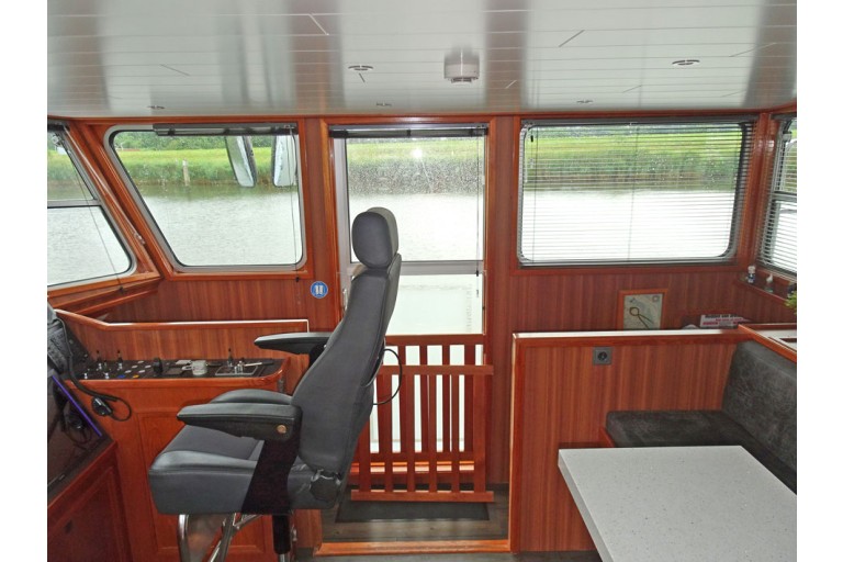 Luxury Liveaboard, Rhine certified