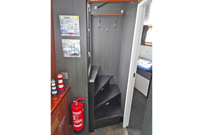 Luxury Liveaboard, Rhine certified