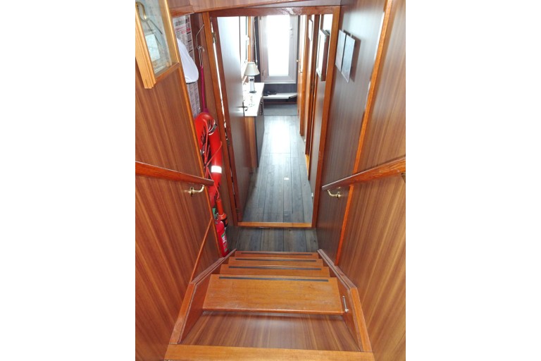 Luxury Liveaboard, Rhine certified