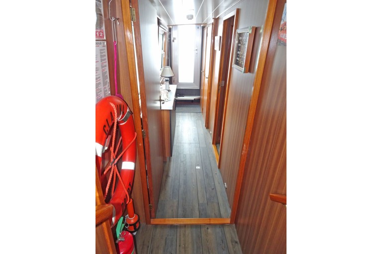 Luxury Liveaboard, Rhine certified