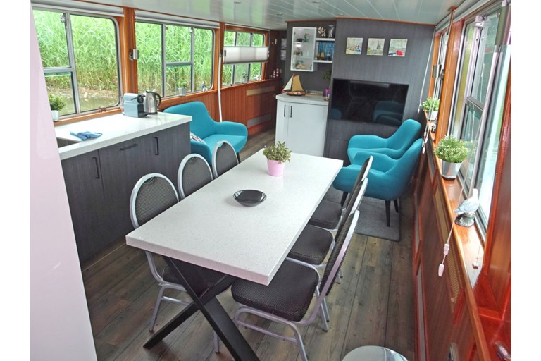 Luxury Liveaboard, Rhine certified