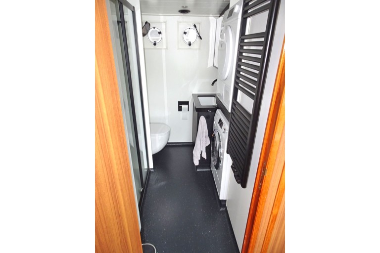 Luxury Liveaboard, Rhine certified