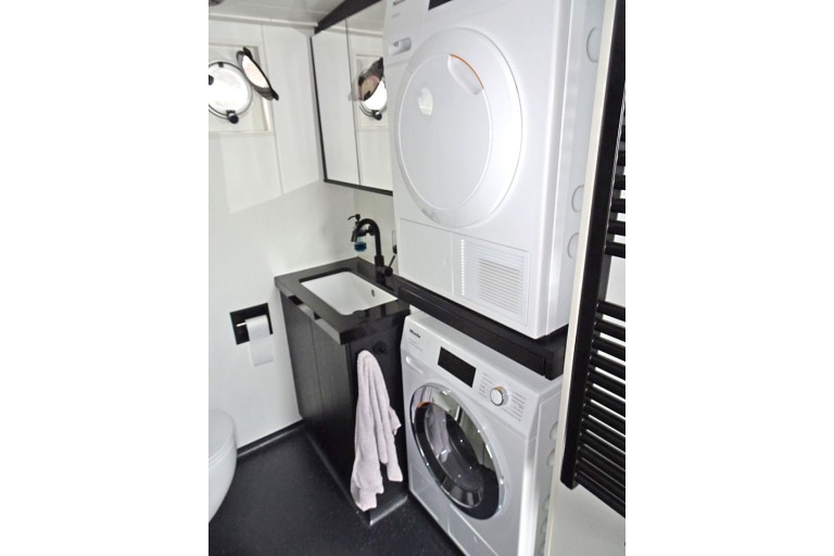 Luxury Liveaboard, Rhine certified