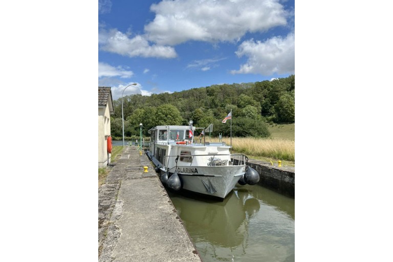 Luxury Liveaboard, Rhine certified