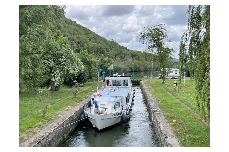 Luxury Liveaboard, Rhine certified