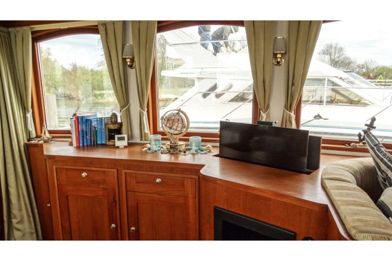 Luxe Motor 16.20 Deckhouse