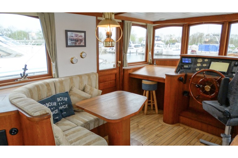 Luxe Motor 16.20 Deckhouse