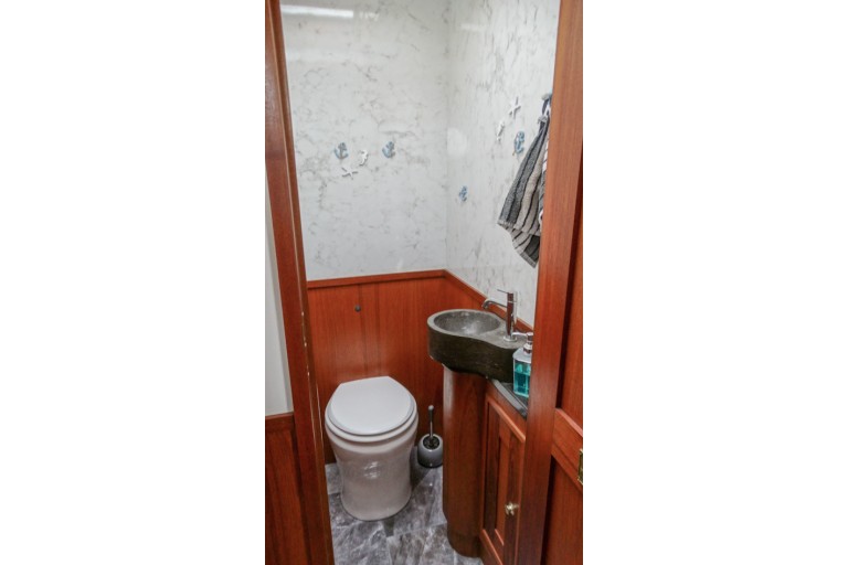 Luxe Motor 16.20 Deckhouse