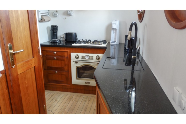 Luxe Motor 16.20 Deckhouse