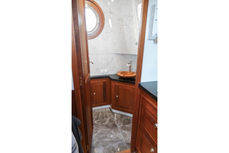 Luxe Motor 16.20 Deckhouse