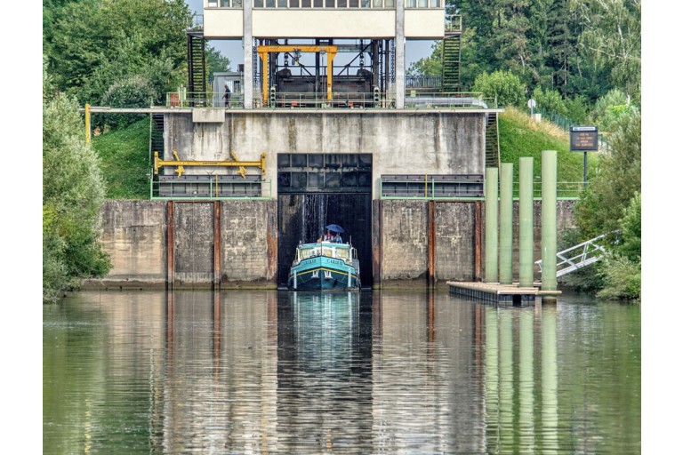 Luxe Motor Dutch Barge 21.08, ES-TRIN certified