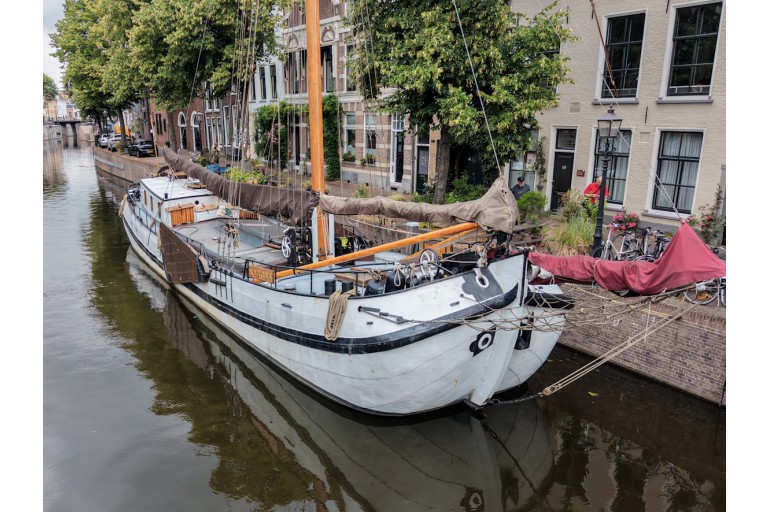 Zeetjalk met woonbestemming en CBB
