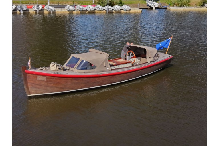 ehemalige Marine-Motorbarkasse 30