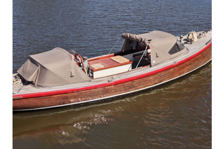 ehemalige Marine-Motorbarkasse 30