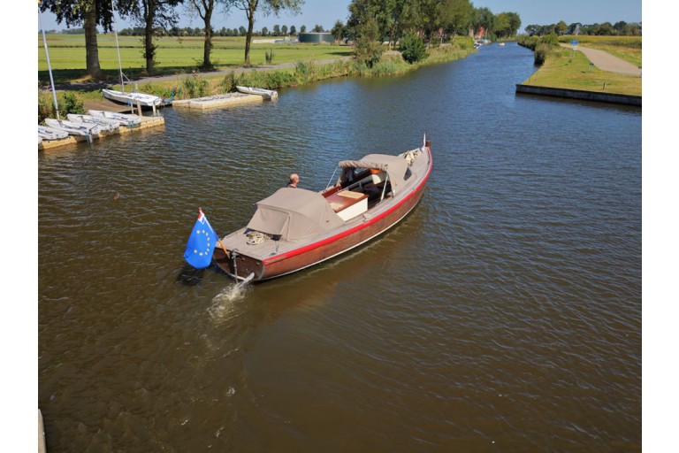 ehemalige Marine-Motorbarkasse 30