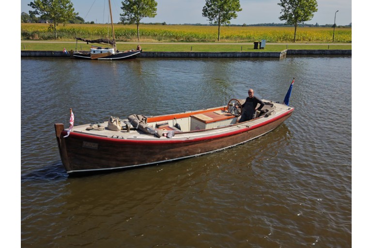ehemalige Marine-Motorbarkasse 30