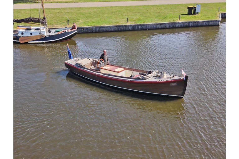 ehemalige Marine-Motorbarkasse 30