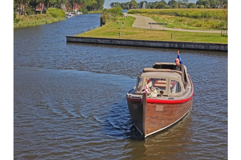 ehemalige Marine-Motorbarkasse 30
