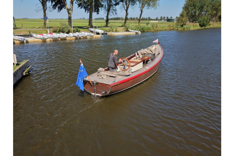 ehemalige Marine-Motorbarkasse 30