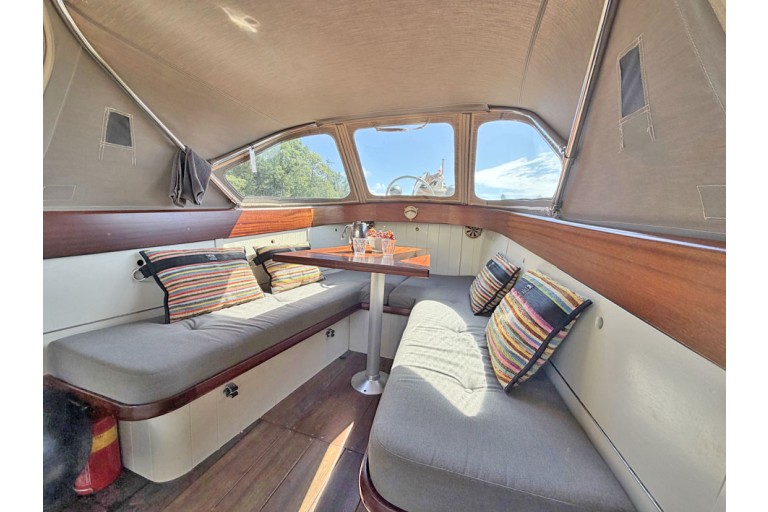 ehemalige Marine-Motorbarkasse 30