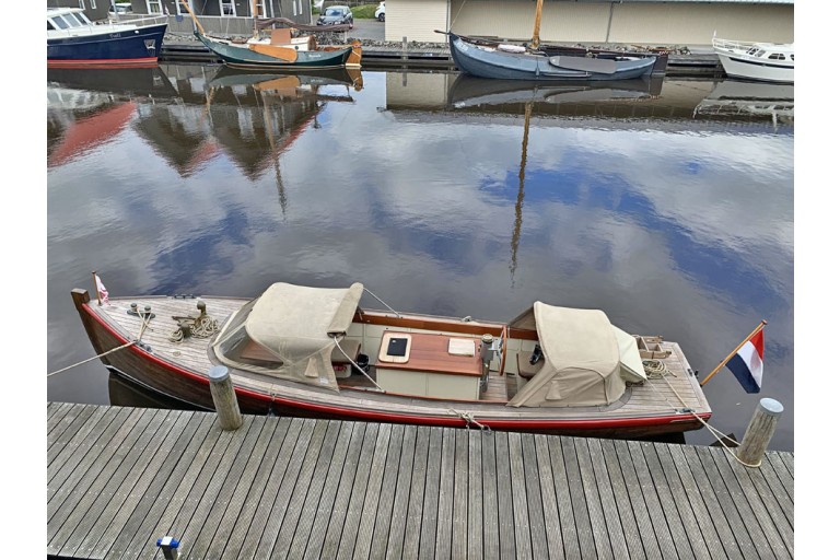 ehemalige Marine-Motorbarkasse 30