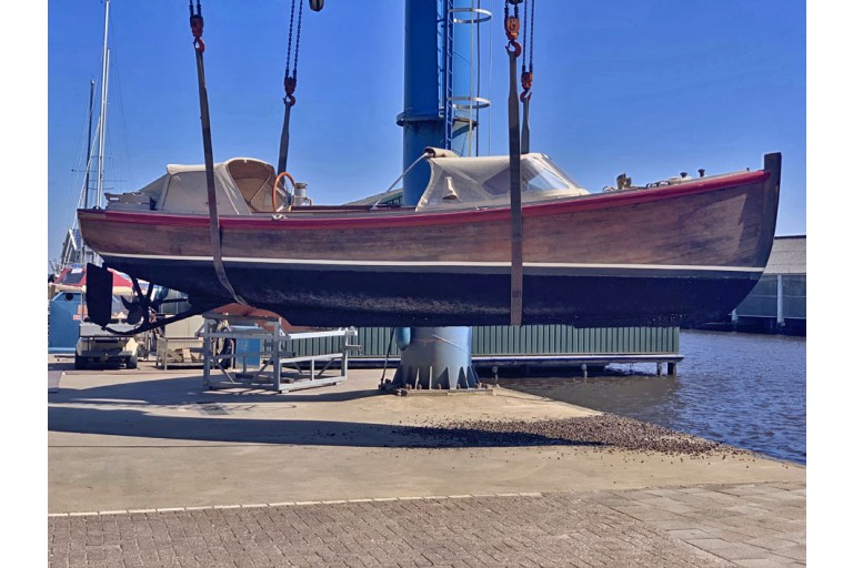 ehemalige Marine-Motorbarkasse 30