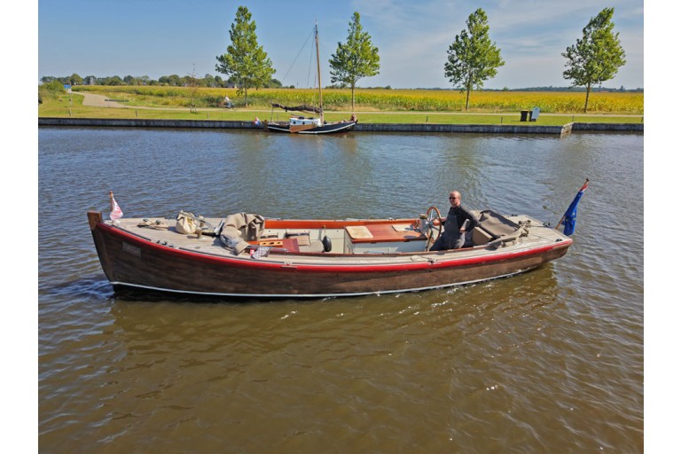ehemalige Marine-Motorbarkasse 30