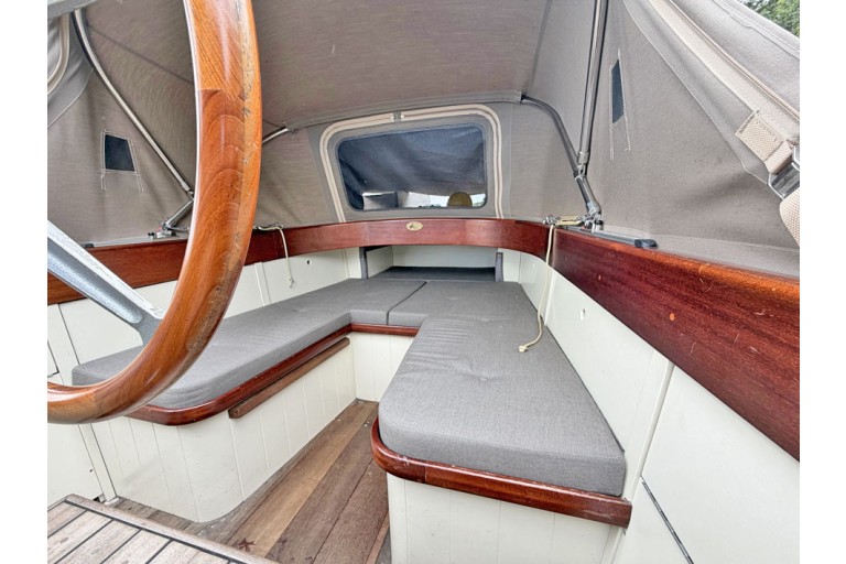 ehemalige Marine-Motorbarkasse 30
