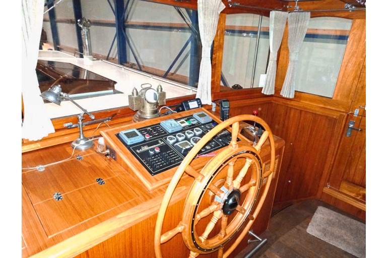 Peniche Hollandaise / Luxe Motor 19.75 Cruise
