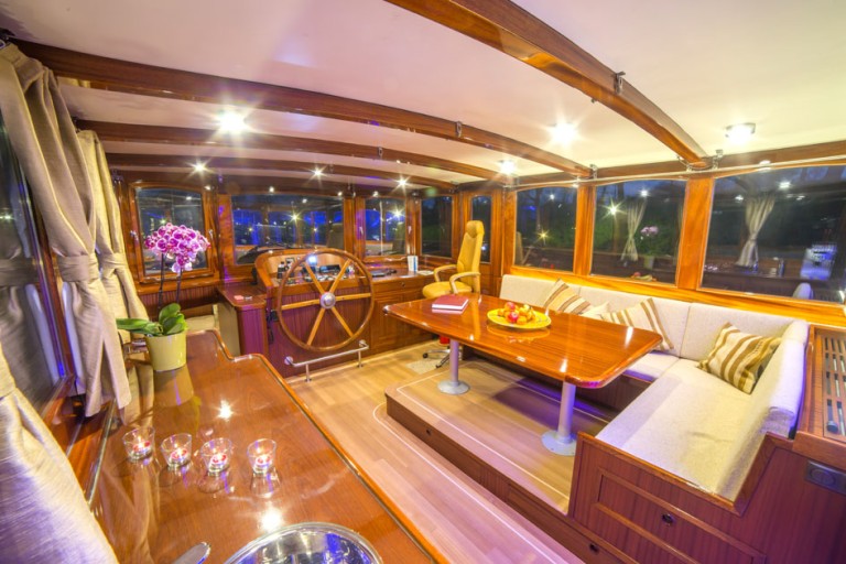 Peniche Hollandaise / Luxe Motor 19.75 Cruise