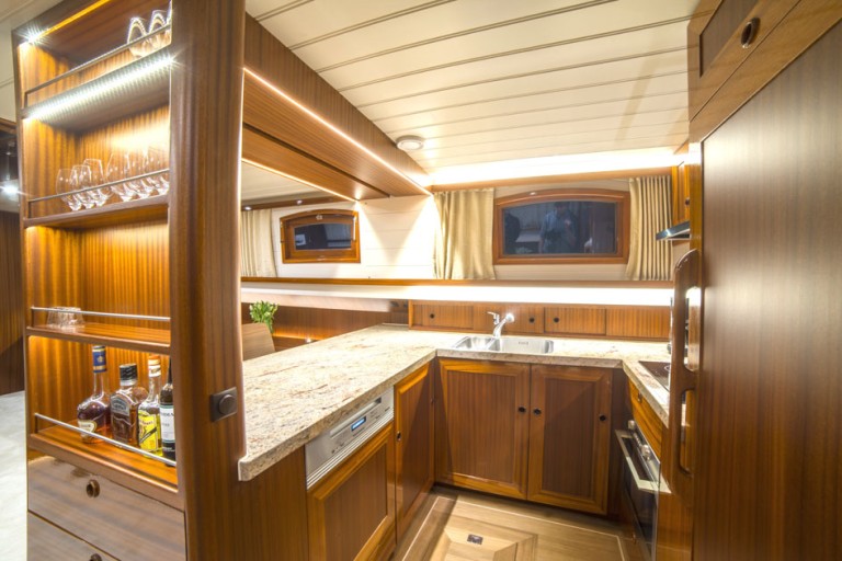 Peniche Hollandaise / Luxe Motor 19.75 Cruise