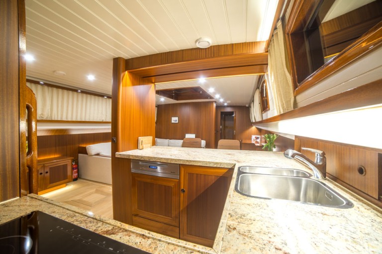 Peniche Hollandaise / Luxe Motor 19.75 Cruise