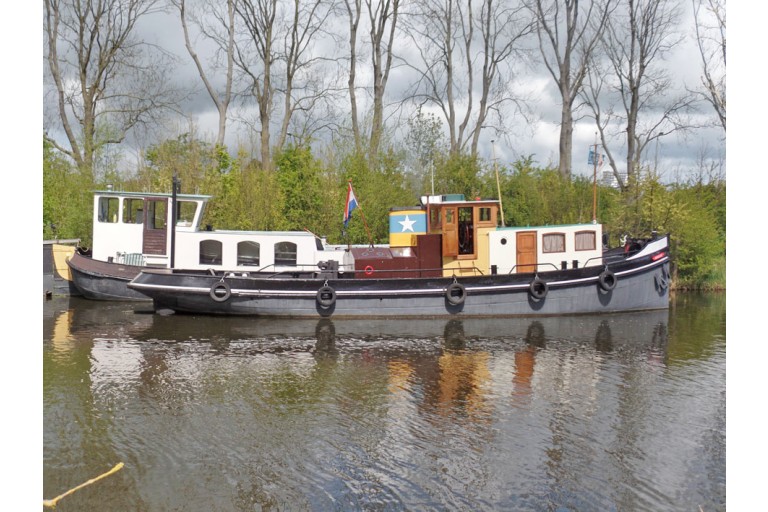 Tugboat Marlene with TRIWV